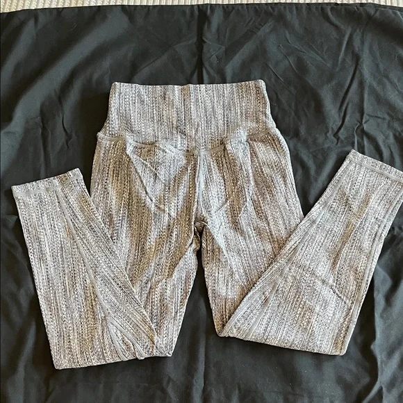 P'tula Gray Textured Leggings - Picture 4 of 4